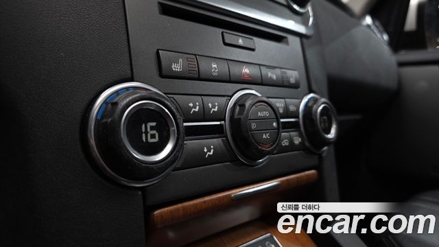 Land Rover Discovery 4 3.0 SDV6 SE 2012 — фото 32
