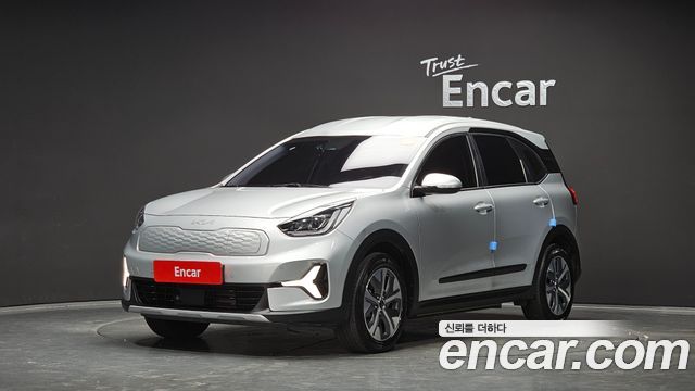 Kia Niro Plus Air 2023 — фото 1
