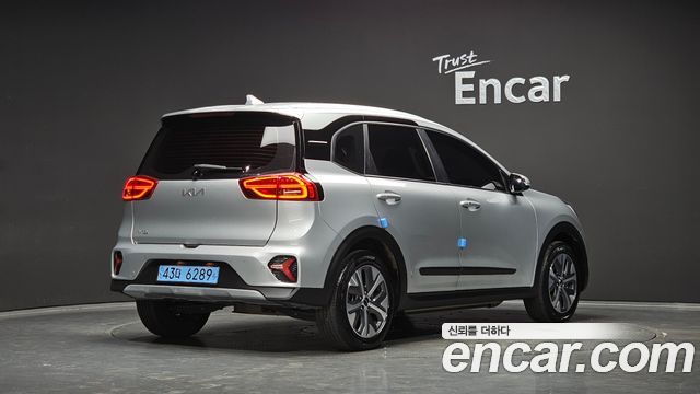 Kia Niro Plus Air 2023 — фото 2