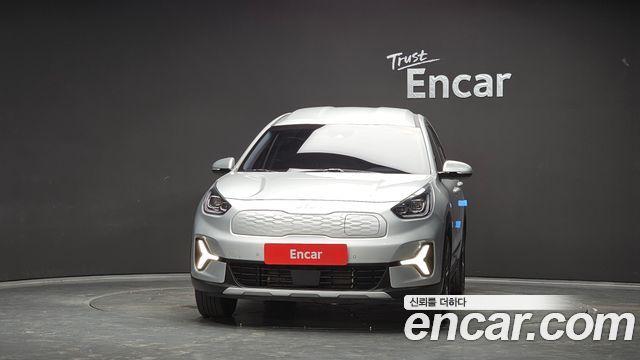 Kia Niro Plus Air 2023 — фото 3