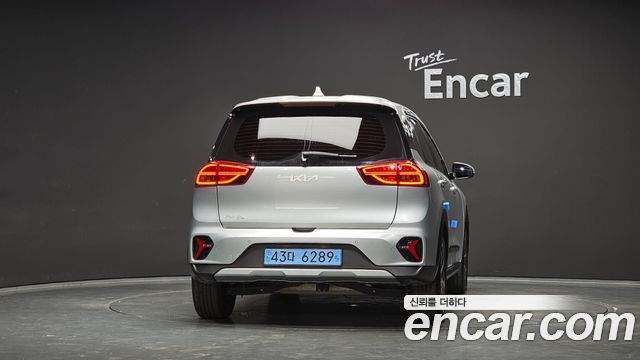 Kia Niro Plus Air 2023 — фото 4