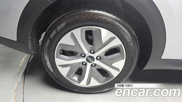 Kia Niro Plus Air 2023 — фото 5