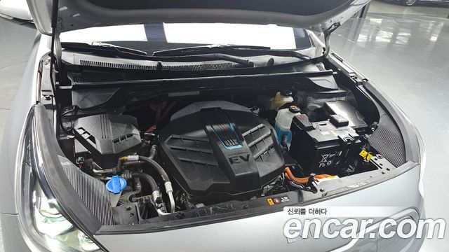 Kia Niro Plus Air 2023 — фото 6