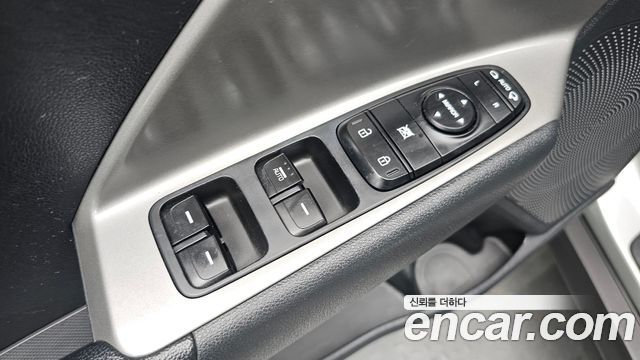 Kia Niro Plus Air 2023 — фото 18