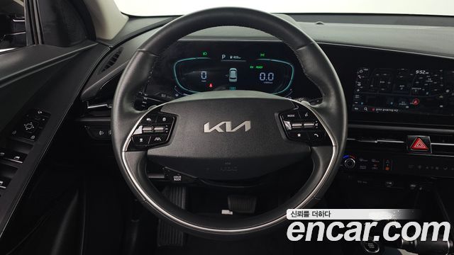 Kia Niro Prestige 2022 — фото 13