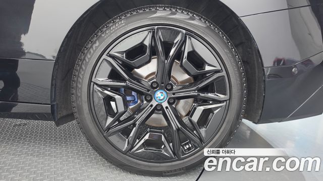 BMW iX xDrive40 First Edition 2022 — фото 21