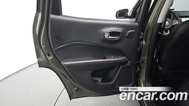 Jeep Compass (II) 2.4 Limitied AWD 2019 — фото 25