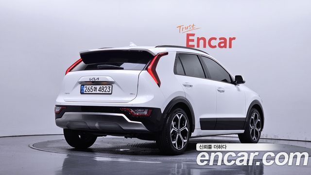 Kia Niro Signature 2023 — фото 2