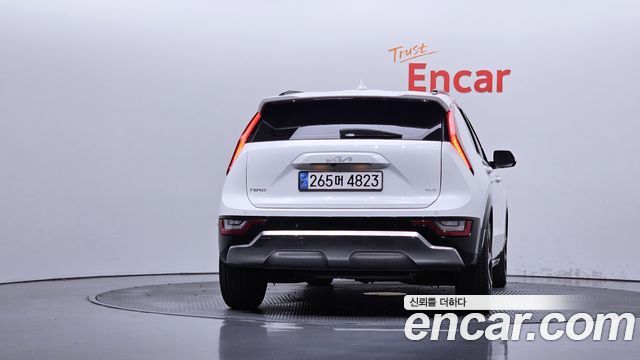 Kia Niro Signature 2023 — фото 4