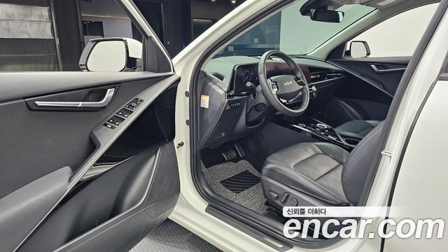 Kia Niro Signature 2023 — фото 10