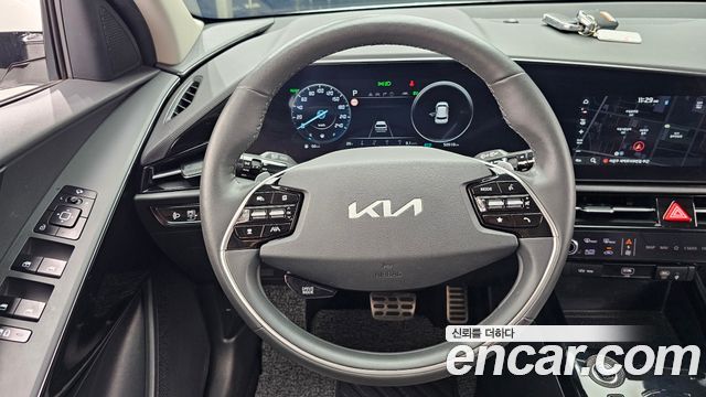 Kia Niro Signature 2023 — фото 13