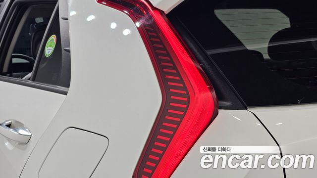 Kia Niro Signature 2023 — фото 23