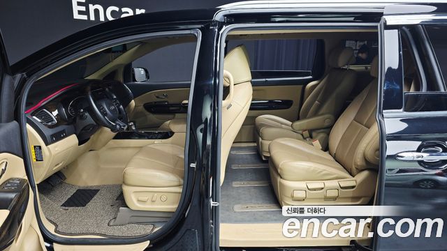 Kia Carnival 7-Seater Limousine President 2019 — фото 12
