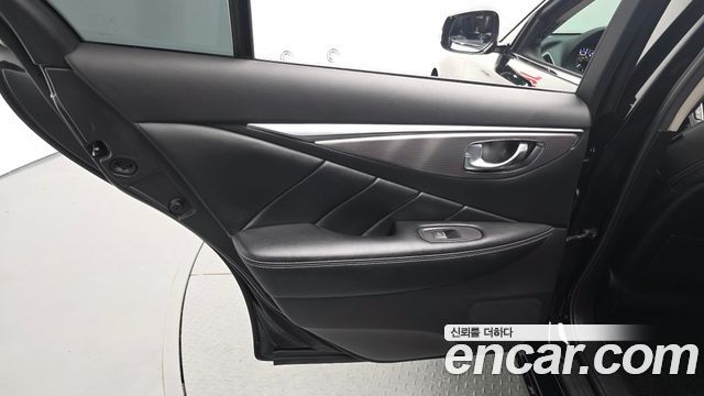 Infiniti Q50 3.5 Hybrid Essence 2015 — фото 25
