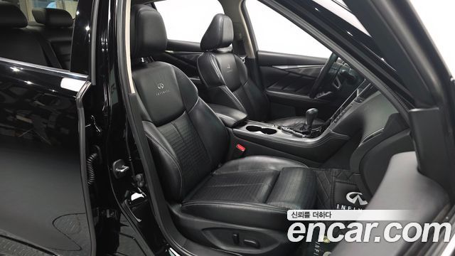 Infiniti Q50 3.5 Hybrid Essence 2015 — фото 26