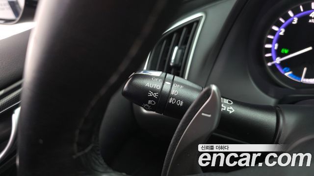 Infiniti Q50 3.5 Hybrid Essence 2015 — фото 33