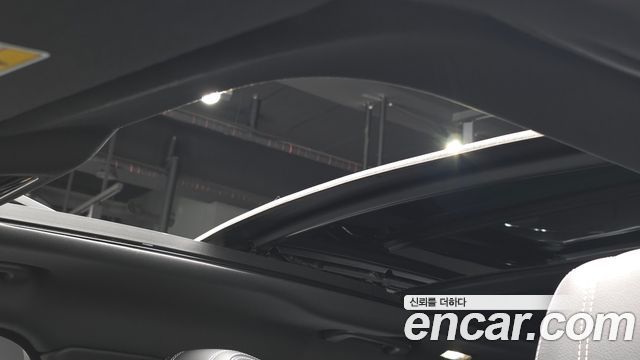 Land Rover Range Rover Velar 2.0 D240 R-Dynamic SE 2019 — фото 18