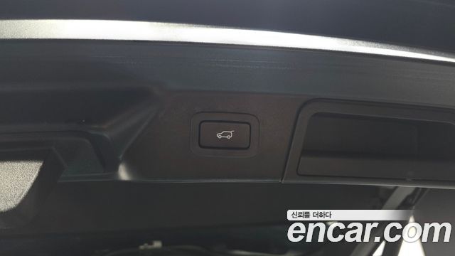 Land Rover Range Rover Velar 2.0 D240 R-Dynamic SE 2019 — фото 20