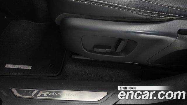 Land Rover Range Rover Velar 2.0 D240 R-Dynamic SE 2019 — фото 31