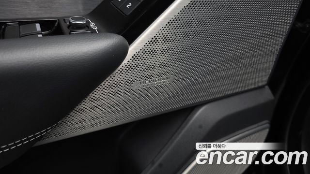 Land Rover Range Rover Velar 2.0 D240 R-Dynamic SE 2019 — фото 32