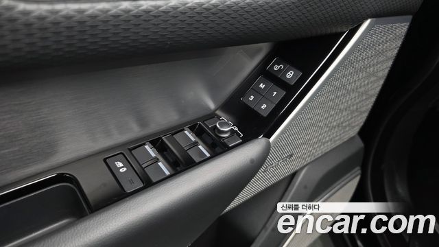Land Rover Range Rover Velar 2.0 D240 R-Dynamic SE 2019 — фото 35