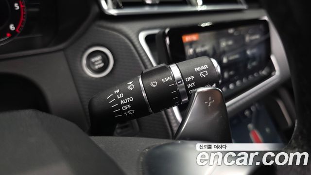 Land Rover Range Rover Velar 2.0 D240 R-Dynamic SE 2019 — фото 36