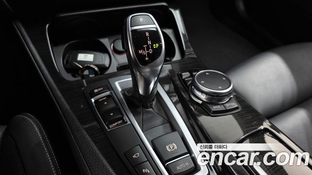 BMW 5 Series (F10) 528i Luxury Plus 2016 — фото 9