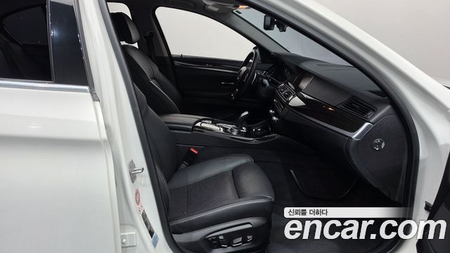 BMW 5 Series (F10) 528i Luxury Plus 2016 — фото 15
