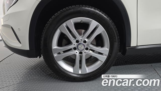 Mercedes-Benz GLA-Class (X156) GLA200 d 2017 — фото 5