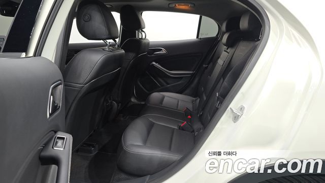 Mercedes-Benz GLA-Class (X156) GLA200 d 2017 — фото 12