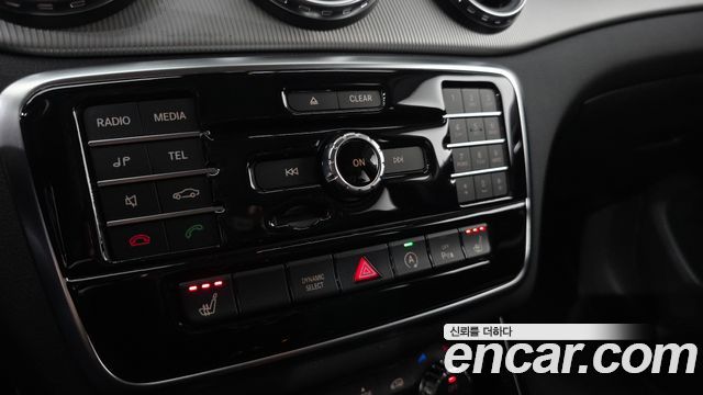 Mercedes-Benz GLA-Class (X156) GLA200 d 2017 — фото 17