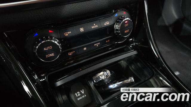 Mercedes-Benz GLA-Class (X156) GLA200 d 2017 — фото 18