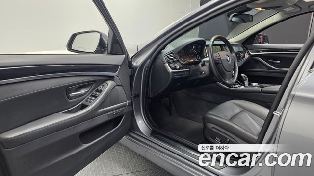BMW 5 Series (F10) 520d xDrive 2015 — фото 10