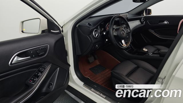 Mercedes-Benz GLA-Class (X156) GLA200d 4MATIC Activity Edition 2017 — фото 11