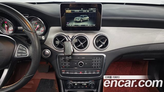 Mercedes-Benz GLA-Class (X156) GLA200d 4MATIC Activity Edition 2017 — фото 14
