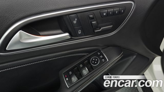 Mercedes-Benz GLA-Class (X156) GLA200d 4MATIC Activity Edition 2017 — фото 17