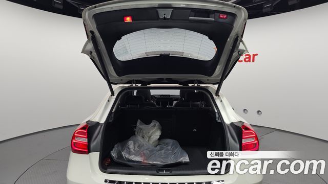 Mercedes-Benz GLA-Class (X156) GLA200d 4MATIC Activity Edition 2017 — фото 20