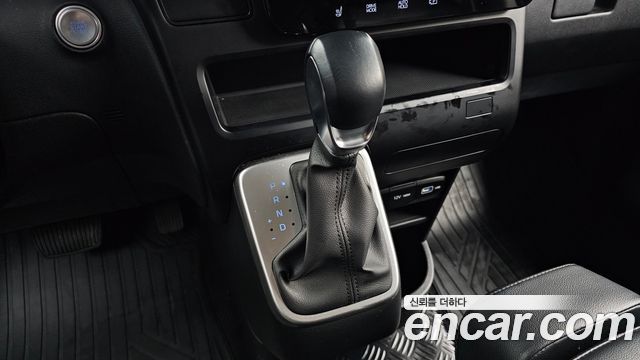 Hyundai Staria Tourer 11-Seater Modern 2022 — фото 9