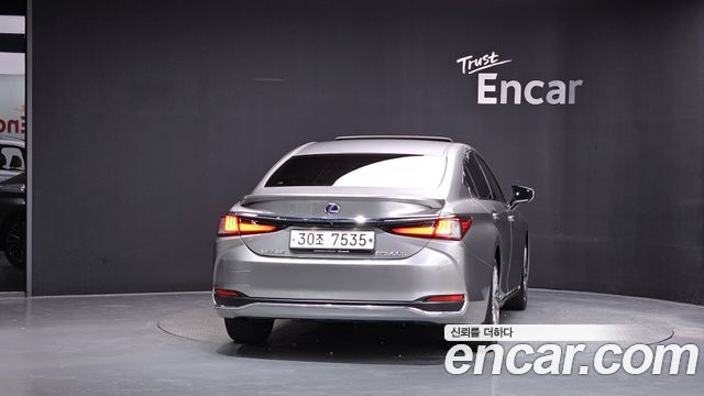 Lexus ES300h (VII) Executive 2019 — фото 4