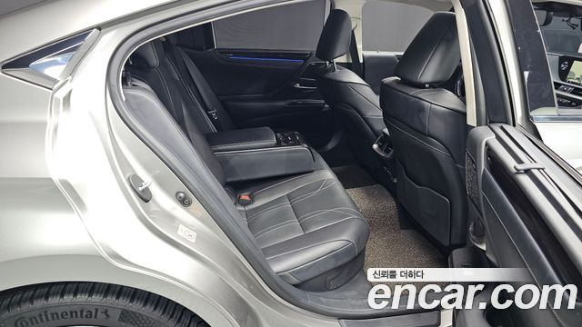 Lexus ES300h (VII) Executive 2019 — фото 11
