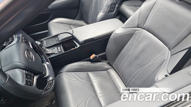 Lexus ES300h (VII) Executive 2019 — фото 31