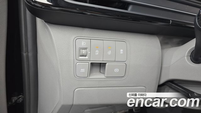 Hyundai Staria 4WD Lounge 9-Seater Limousine 2023 — фото 16