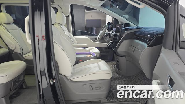 Hyundai Staria 4WD Lounge 9-Seater Limousine 2023 — фото 26
