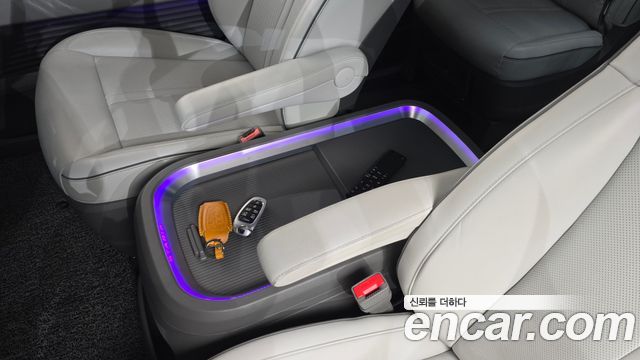Hyundai Staria 4WD Lounge 9-Seater Limousine 2023 — фото 30