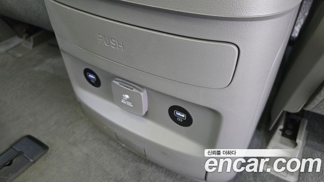 Hyundai Staria 4WD Lounge 9-Seater Limousine 2023 — фото 32
