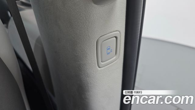 Hyundai Staria 4WD Lounge 9-Seater Limousine 2023 — фото 33