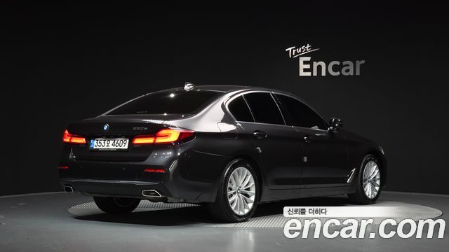 BMW 5 Series (G30) 530e Luxury 2021 — фото 2