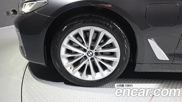BMW 5 Series (G30) 530e Luxury 2021 — фото 5