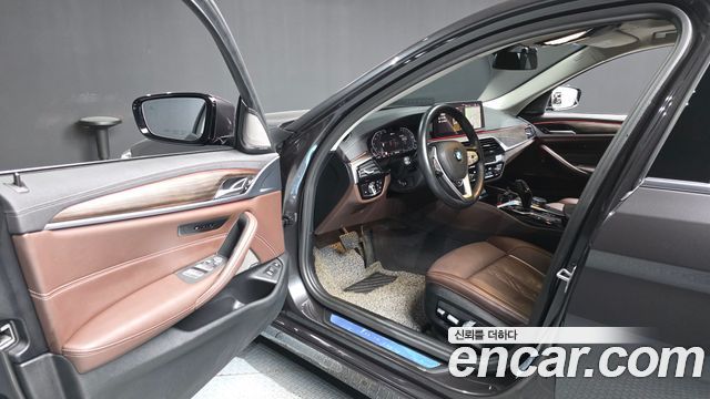 BMW 5 Series (G30) 530e Luxury 2021 — фото 10
