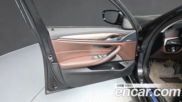 BMW 5 Series (G30) 530e Luxury 2021 — фото 24